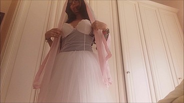 monia is getting married, you can't try it that way