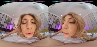 Lacy Spice's Big Curves in VR Lingerie Group Heat