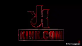 Curvy girl sucks big cock during live show