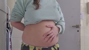Morning Belly Worship in the Kitchen – Showing My Big Soft Natural Tummy, Curves Close-Up, Intimate Body Fetish Video
