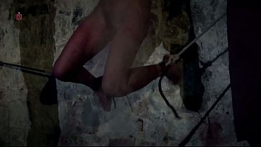 Hanging at the wall with her legs spread wide apart the female prisoner is made hot by lashes (preview)