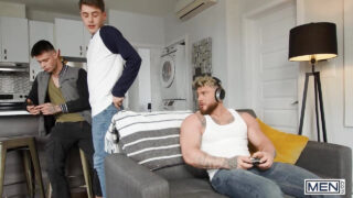 Bruce Huxley, Joey Mills och William Seed, stor dildo blir analt knullad