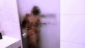 mulher casada tomando banho com estranho no banheiro dentro do hotel