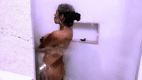 mulher casada tomando banho com estranho no banheiro dentro do hotel