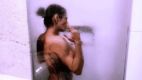 mulher casada tomando banho com estranho no banheiro dentro do hotel