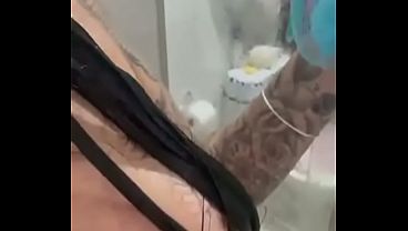 Esteva com muito tes&atilde_o acabei tomando um banho bem safado molhando minha buceta