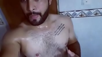 gay en la ducha