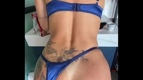 n&atilde_o aguentei esperar ela terminar, j&aacute_ fui botando o pau na boca e na xota dela