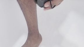 Soap my soles with a shower scrubber (2025)