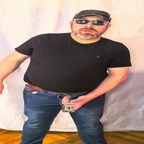 Dressed up with Cool Sunglasses, Treat Yourself to a Hot Piss