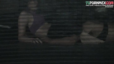 viendo a unas amigas