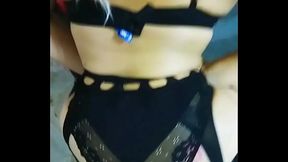 Escondidos en la bodega mi jefe me baja la falda