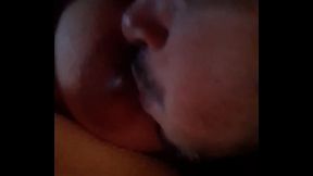 deliciosa chupada de tetas