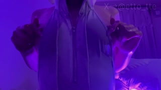 【おほ声絶頂】オイルで乳首シコシコしながらザーメンかけて♥ あﾞぁﾞくっさｯ♥あ〜くっさぁ♥♥オスの匂いやっば♥って汗だくになりながら乳首おっ立てて必死にオホる