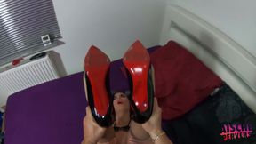 Lingerie wearing babe gets fucked in POV