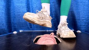 Sporty girl in dirty Balenciaga`s crushes my floor-face (part 8 of 9), flo649x 2160p