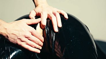 Amateur babe gets her pussy and ass played with