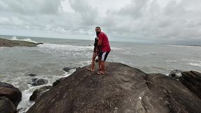 ninfeta carioca: fodendo no mato com casal sem camisinha fomos pegos no ato e continuamos a transar