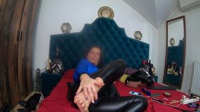 milfycalla – foot fetish & leather pants tease in bed – episode 315 (solo)