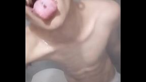 DAN&Ccedil_ANDO NO CHUVEIRO