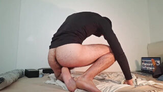 Domowa zabawa na kamerce z młodymi europejskimi gejami: amatorska masturbacja, palcowanie, jazda konna i pierdolenie analne