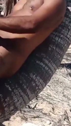 PARQUE DE NUDISMO SEXO LESBICO ENCIMA DE PE DI COCO   Clip 1