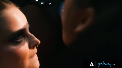 GIRLSWAY   10 GIRL LESBIAN GANGBANG! ROUGH FISTING, STRAP ON SEX, AND SQUIRTING!   SPANISH SUBTITLES