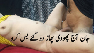 مادر اروپایی MILF 18 ساله کون تنگ خود را محکم می زند.