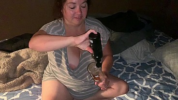 Sexy BBW Fucks a Bottle