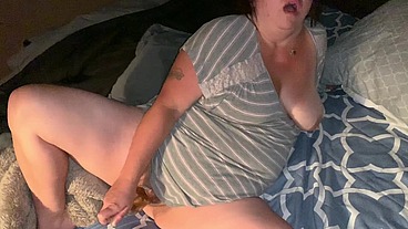 Sexy BBW Fucks a Bottle