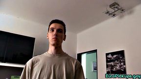 Pulled stud gives stunning blowjob