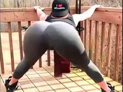 Chyna Hall's Super Booty Twerk - OMG!