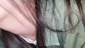 Aziatische Angel laat haar grote oppai en slette kut zien
