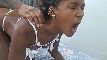 Provoquei meu padrasto só de calcinha e acabei fudendo gostoso com ele