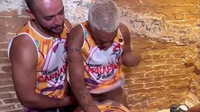 SURUBA NO CARNAVAL DE S&Atilde_O PAULO COM MACHOS DESCONHECIDOS QUE FORAM DO BLOCO PARA ORGIA. 03