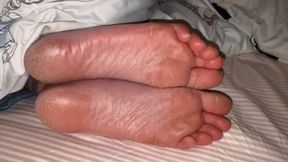 DRY SOLES AND COCK FOOT RUBBING - HD