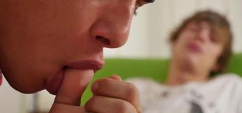 TwinkysFeet. - Twink blows his boyfriends toes
