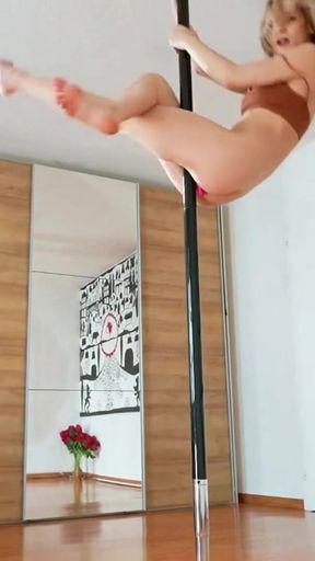 Erotic workout pussy tease in livestream   Clip 3