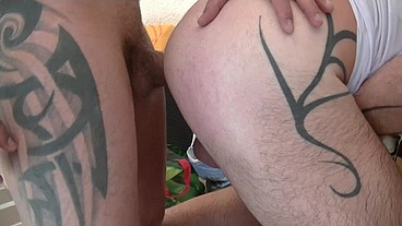 2270 baisé au jus dans la piscine par mon potej'adore sucer et me faire baiser...