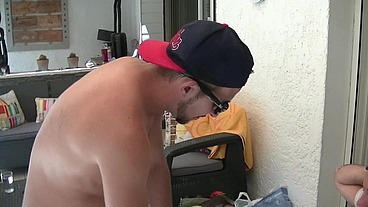2270 baisé au jus dans la piscine par mon potej'adore sucer et me faire baiser...