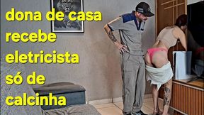 recebendo manutencista so de calcinha!