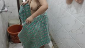 Home Made Mms Video in a Loud Campaign in a Naked Shower