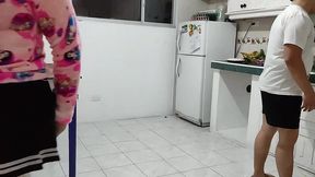 tio y hermanastra : voy a la casa de mi hermano a visitarlo y veo a mi sobrina llorando luego la ayuda con sus tareas terminamos follando mientra mi hermano esta en la cocina tengo a la mejor sobrina