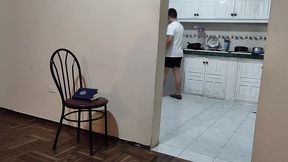 tio y hermanastra : voy a la casa de mi hermano a visitarlo y veo a mi sobrina llorando luego la ayuda con sus tareas terminamos follando mientra mi hermano esta en la cocina tengo a la mejor sobrina