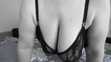 Mature bbw lesbian milfs fuck with strapon.