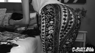 Erin Everheart, tatuată cu țâțe mici și cu tocuri înalte, primește o fută anală zdravănă de la bărbatul ei în baie