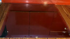 El deseo comienza cuando el espejo revela más que la piel.