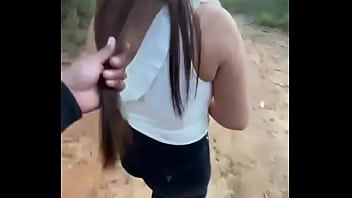 Paseo con mi amiga en el campo termina con una rica fallada