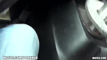 Kelly Klass Gives a Sizzling Roadside Blowjob