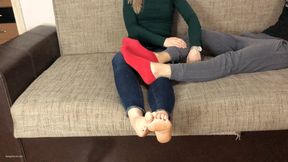 BIG SMELLY FEET TICKLING - MOV Mobile Version